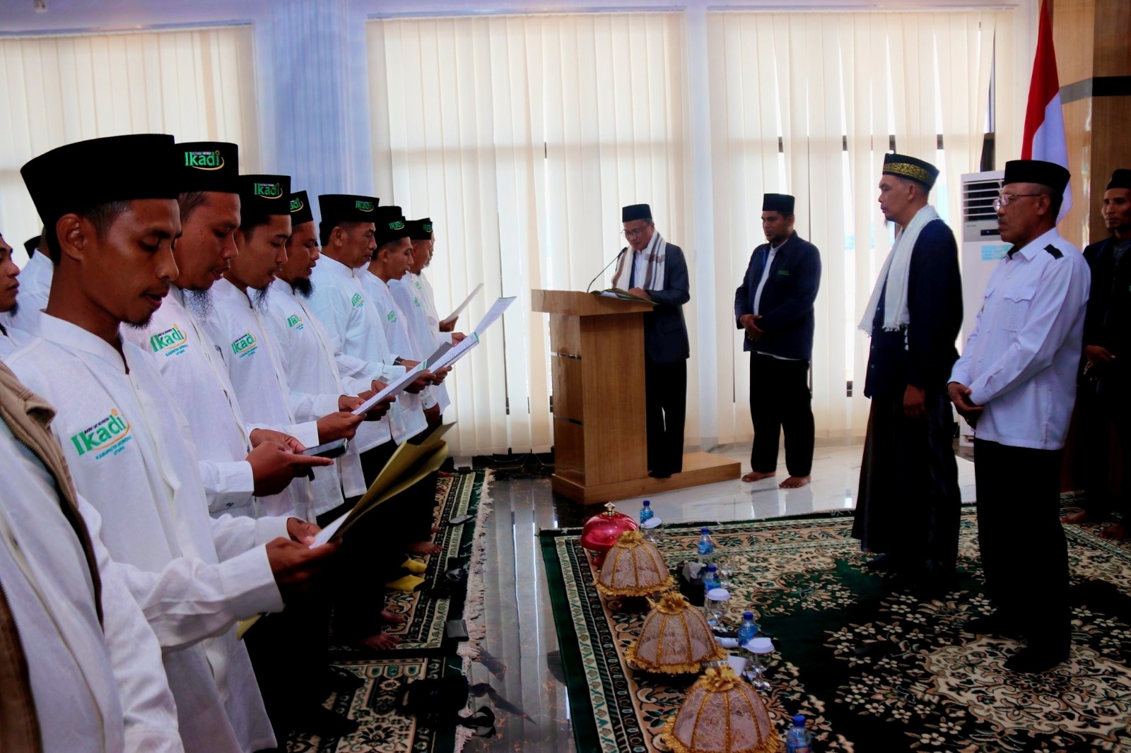 MENGHADIRI: Wabup Morut H. Djira Kendjo, menghadiri pelantikan Pengurus Kecamatan IKADI Morut, Minggu (11/1/2026).(FOTO: ILHAM NUSI/RADAR PALU).