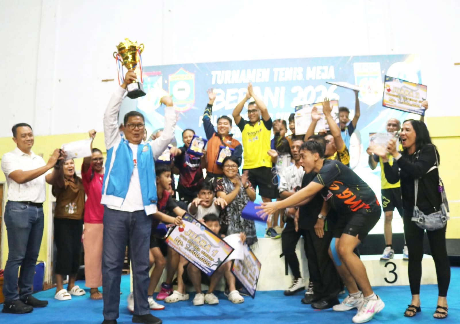 TURNAMEN: Penutupan Turnamen Berani 2026 memperebutkan Piala Gubernur di Poso.(FOTO: BUDIYANTO WIHARTO/RADAR PALU).  &nbsp;