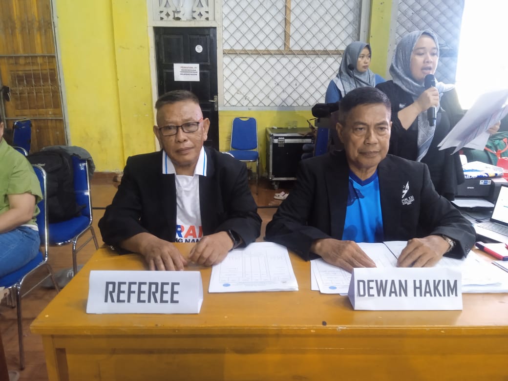 PENYELENGGARA: Wasit tenis meja harus berlisensi.(FOTO: ISTIMEWA/RADAR PALU).