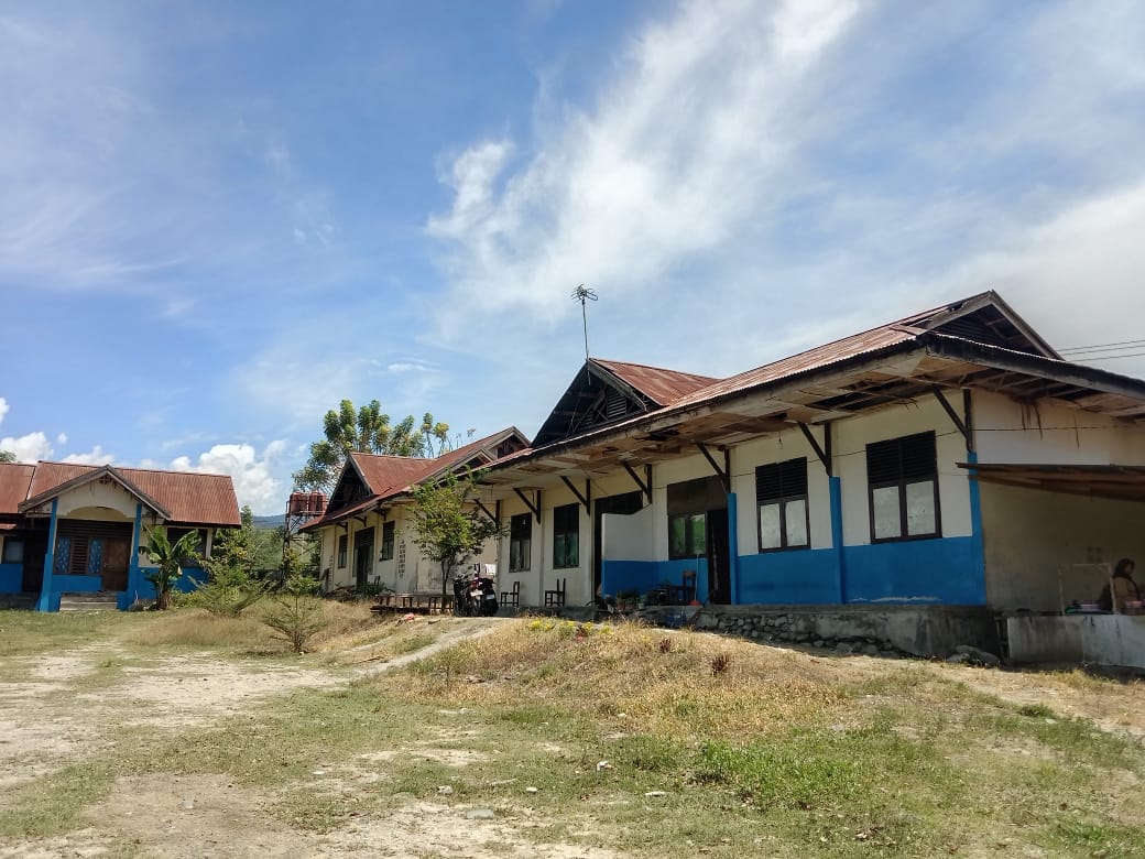 SEKOLAH PERSIPAL : SMPN 12 Palu sediakan mes gratis bagi siswa dan pemain Persatuan Sepakbola Indonesia Palu (Persipal) U-12 & U-14 demi dongkrak prestasi sekolah dan olahraga.