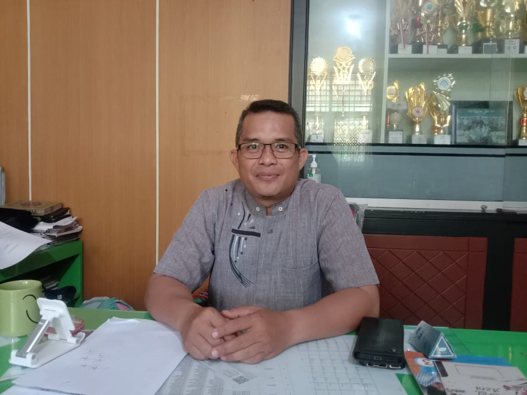 KELAS DIGITAL : Wakil Ketua Madrasah Sarana dan Prasarana (Wakamad Sarpras) MTsN 1 Palu, Supardi, saat memberikan keterangan mengenai kelas digital.