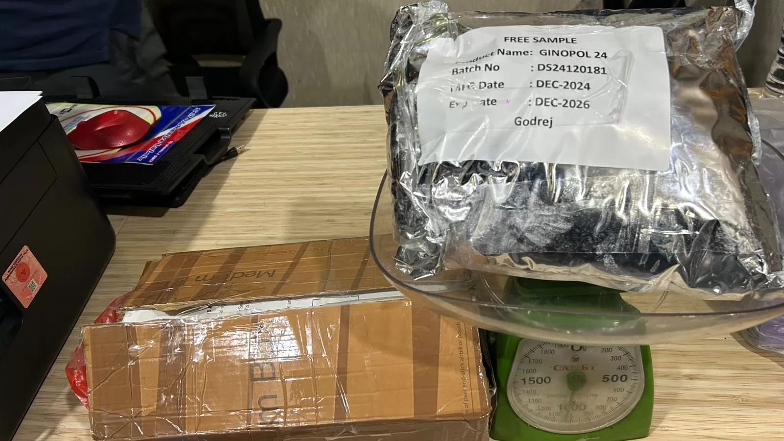 Barang bukti pengungkapan kasus narkoba jenis etomidate oleh Polda MetroJaya.