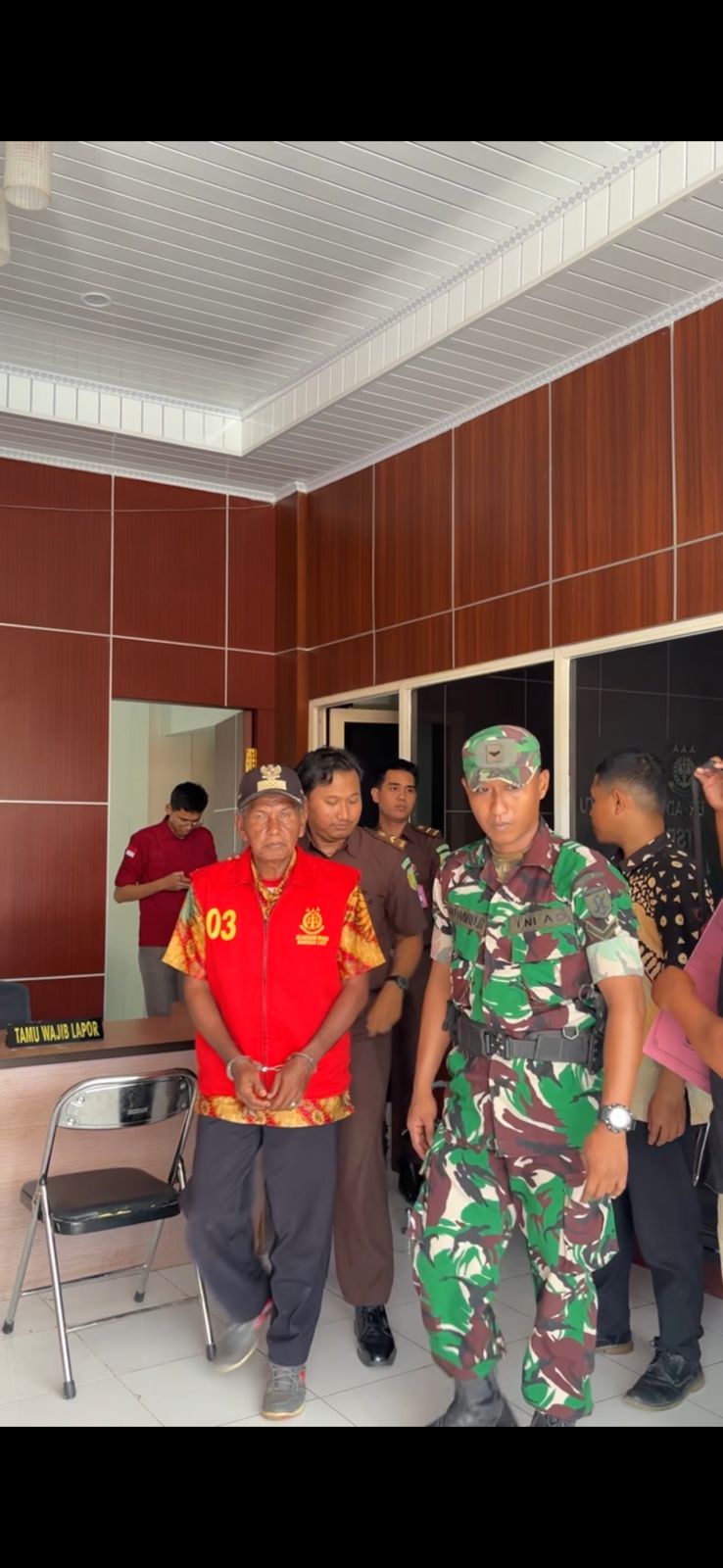 TERSANGKA: Kejari Balut resmi tetapkan tersangka dua oknum Kades atas dugaan tipikor, terkait penyalahgunaan DD dan ADD.FOTO: MASRUDIN GALANG/RADAR PA