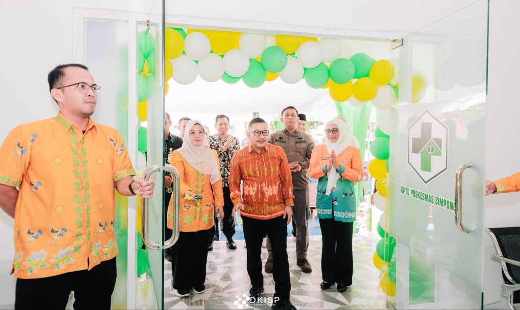 BARU: Bupati Banggai, Amirudin Tamoreka, meresmikan gedung baru UGD dan Rawat Inap Puskesmas Simpuong, Kamis (15/1/2026).(FOTO: NENDRA PRASETYA/RADAR PALU).  &nbsp;