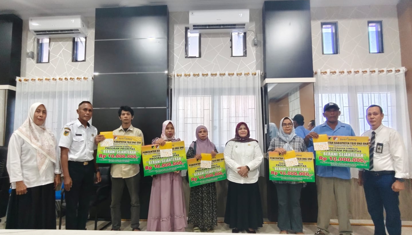 BANSOS: Dinas Sosial Touna menyalurkan bantuan untuk UEP, Kamis (15/1/2026).(FOTO: HERIYANTO LIMAHU/RADAR PALU).