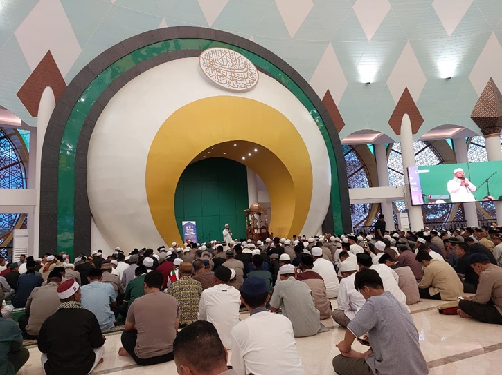 Subuh Berkah di Masjid Raya Baitul Khairaat Palu, memakmurkan masjid, mempererat ukhuwah, dan meneladani sunnah Rasulullah SAW.