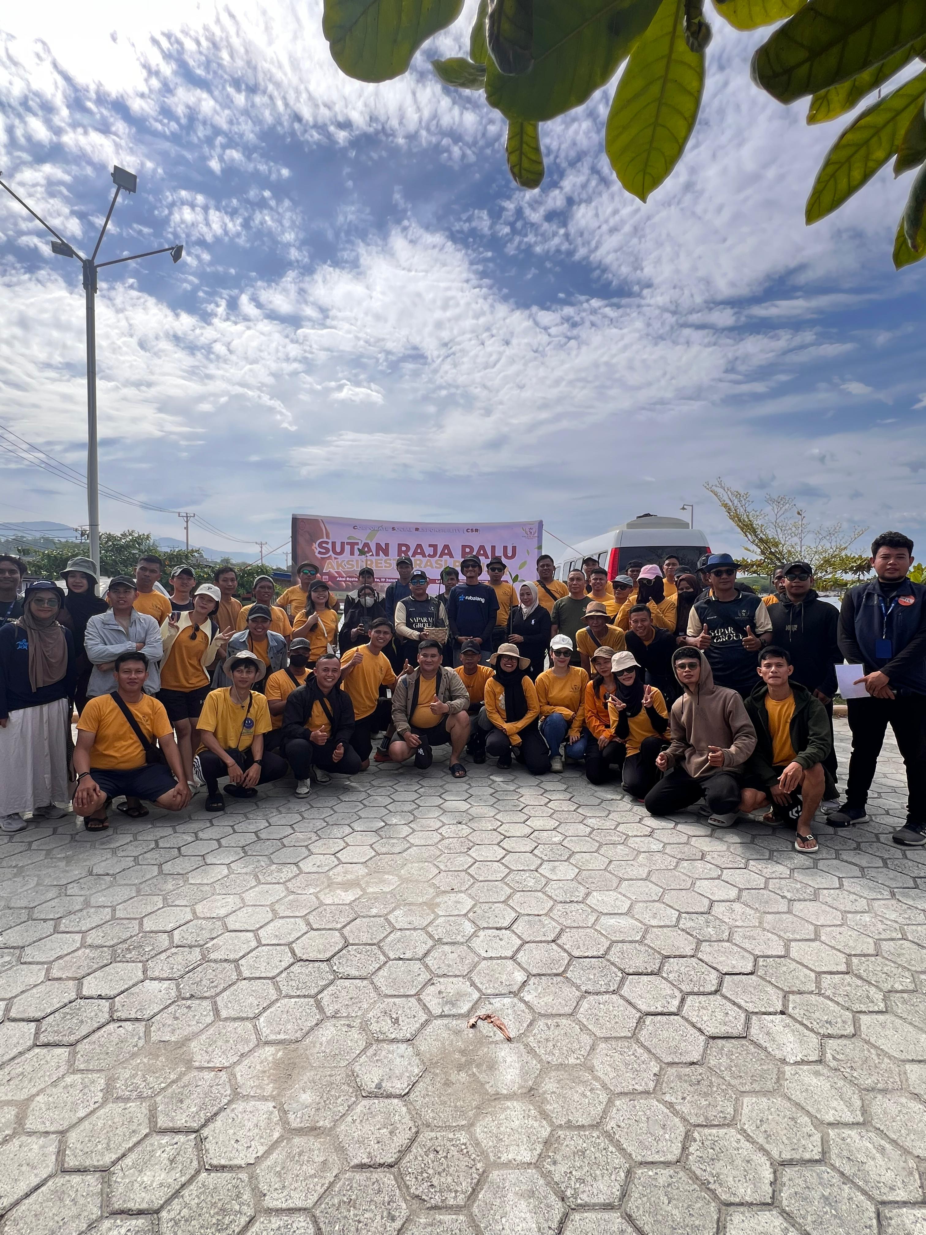 RESTORASI PESISIR PANTAI : Sutan Raja Hotel & Villa Palu kembali menunjukkan komitmennya terhadap pelestarian lingkungan.