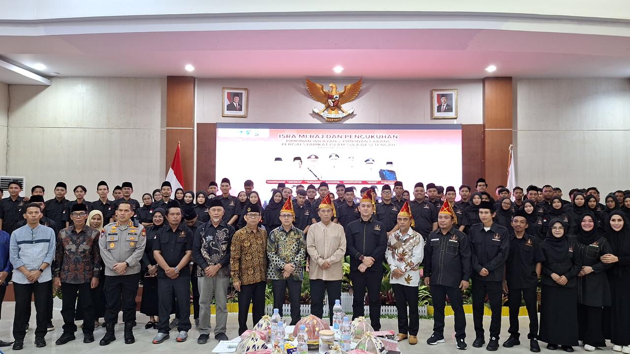 Pimpinan Wilayah dan Pimpinan Cabang Perisai Syarikat Islam Sulawesi Tengah periode 2025 sampai 2030 berfoto bersama Gadung Pogombo, Palu, Sabtu (17/1/2026).