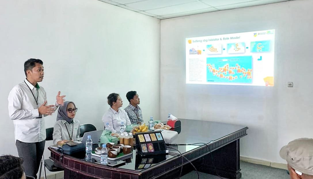 INVESTASI EMAS : Deputy Bisnis PT Pegadaian Kantor Area Palu, Putra Aspin Rahmatullah,&nbsp;disela-sela pemberian edukasi kepada Keluarga Besar Radar Palu Jawa Pos Group, Senin (19/1/2026).