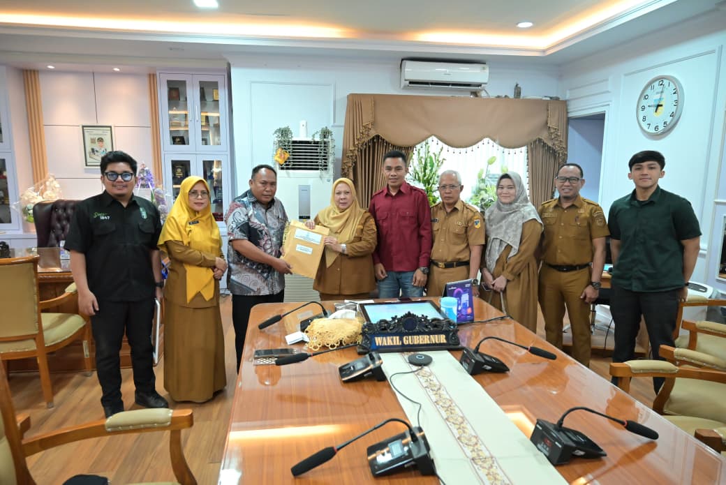 Wakil Gubernur Sulawesi Tengah Reny Lamadjido menerima audiensi pengurus IKIB Sulawesi Tengah di ruang kerja, Senin (19/1/2026).