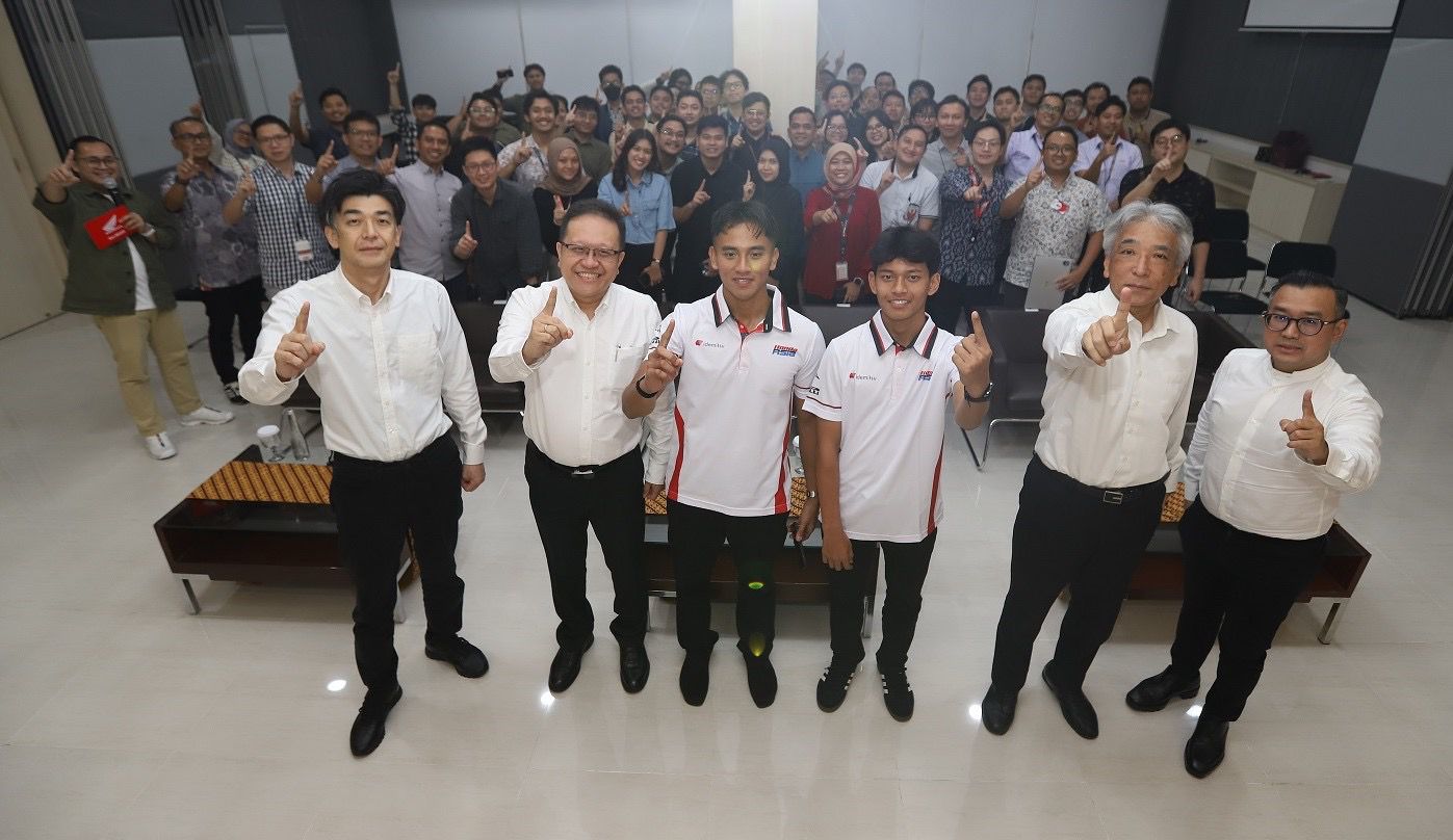 Pebalap Indonesia Mario Suryo Aji dan Veda Ega Pratama bersiap menatap musim MotoGP 2026 bersama Honda Team Asia