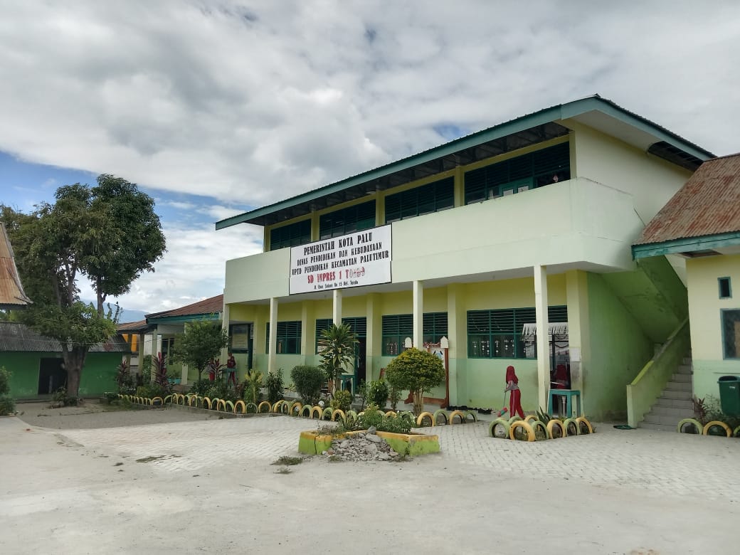 Lingkungan SD Inpres 1 Tondo usai perbaikan infrastruktur dasar melalui program revitalisasi sekolah.