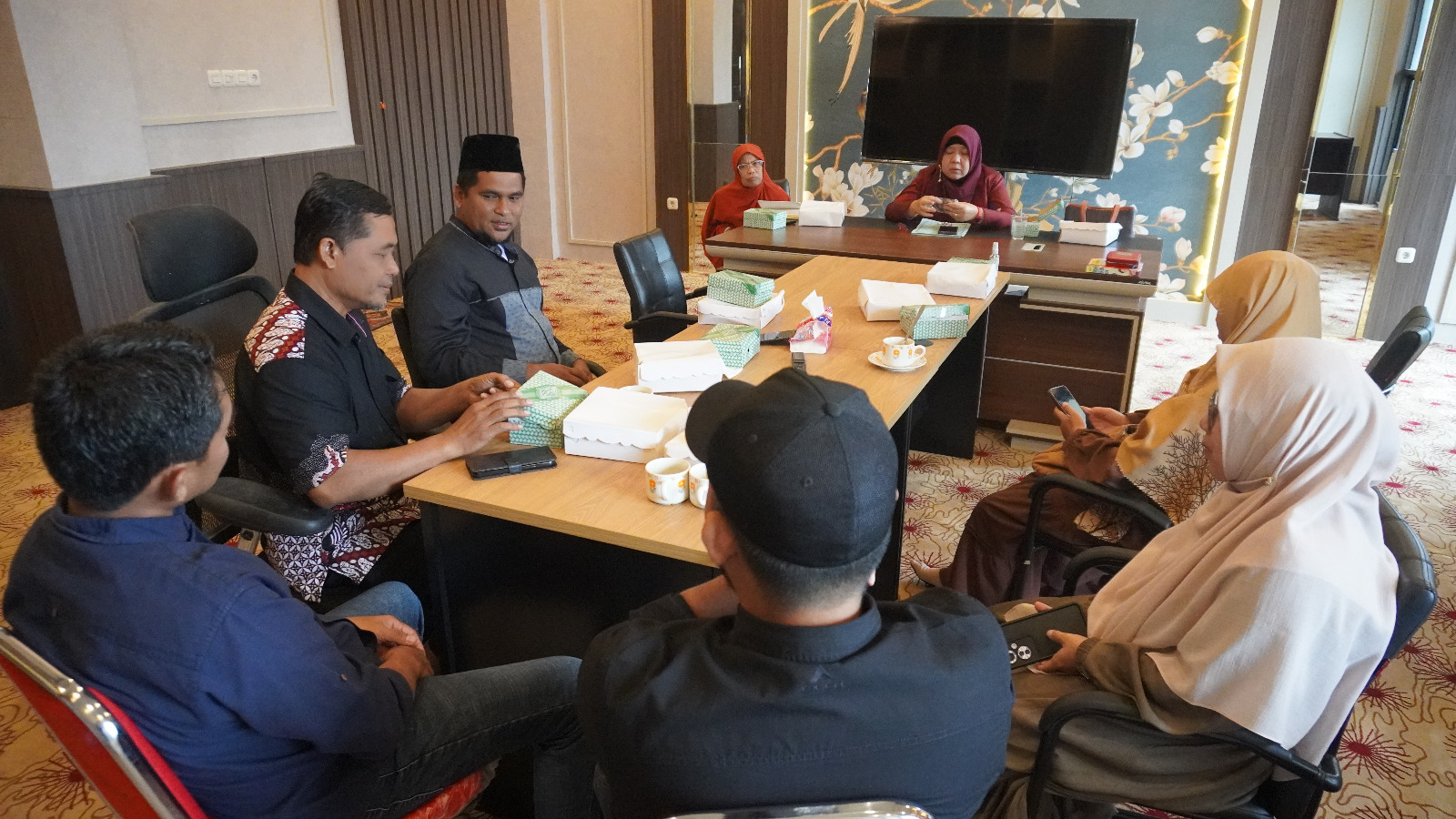 ASPIRASI: Ketua Fraksi PKS DPRD Sulteng, Hj. Wiwik Jumatul Rofiah, menerima pengurus Rumah Qur&rsquo;an Nusantara, Selasa (20/1/2026).(FOTO: DOK HUMAS FRKASI PKS DPRD SULTENG/RADAR PALU).