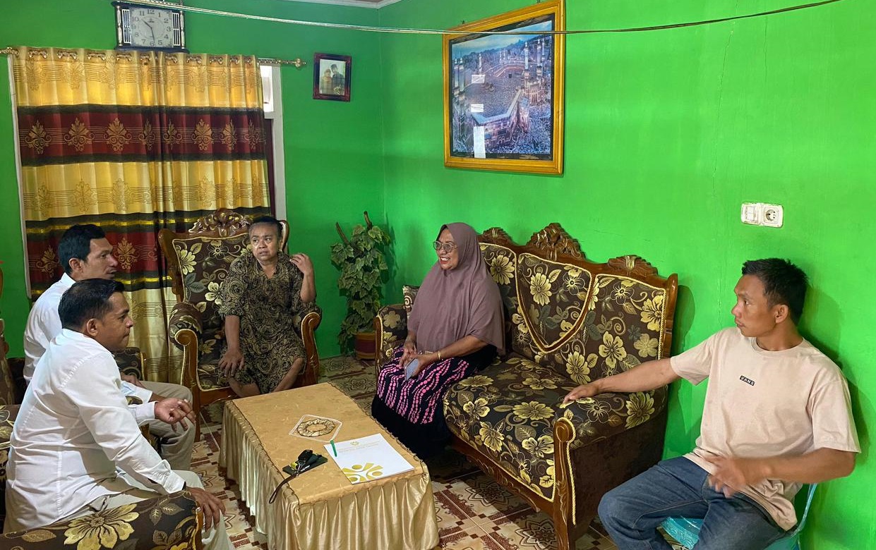 Pegawai BP3MI Sulawesi Tengah datangi rumah keluarga Pekerja Migran Indonesia yang diduga disekap di Arab Saudi