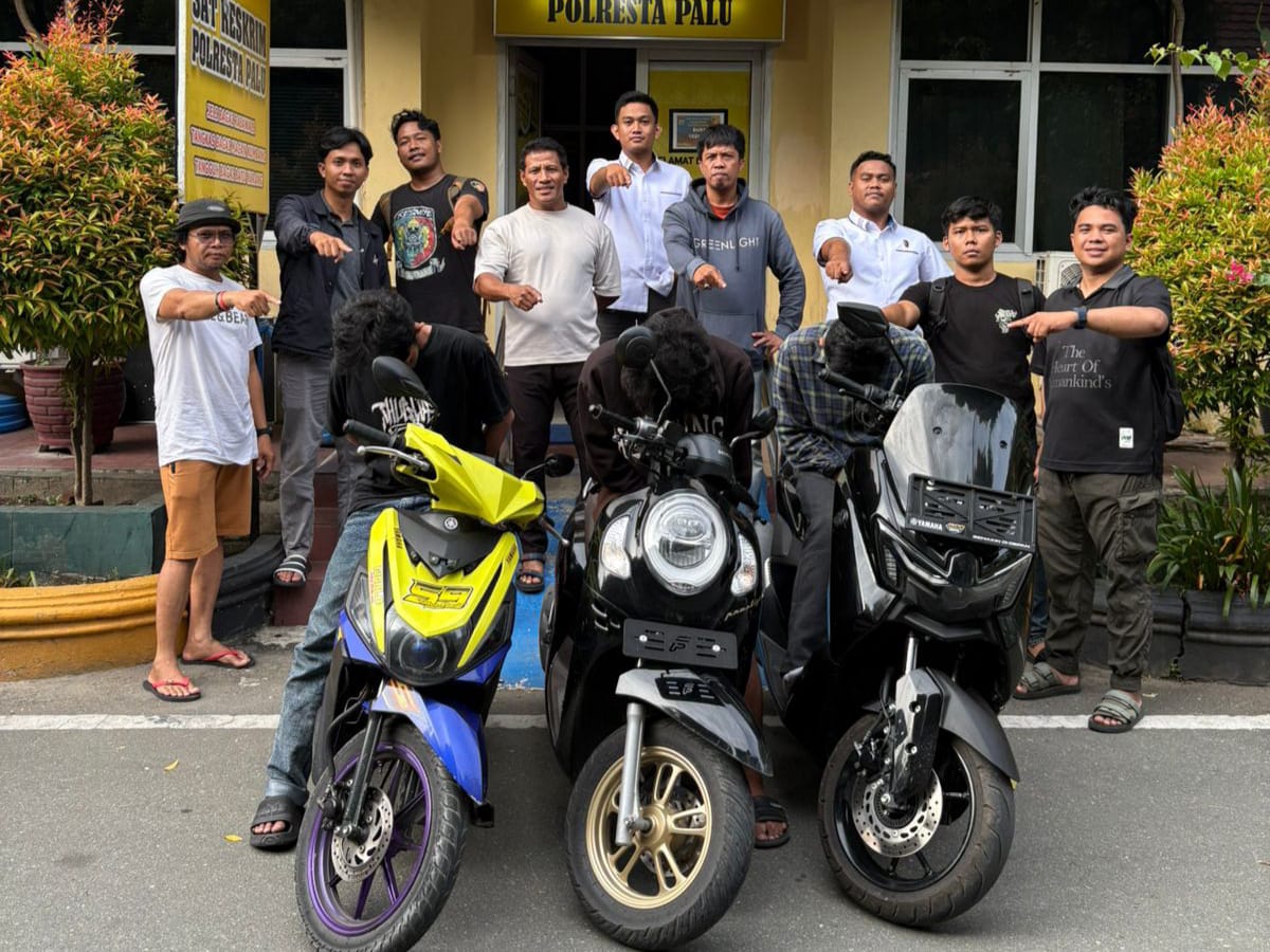 Personel Satreskrim Polresta Palu saat mengamankan pelaku Curanmor.