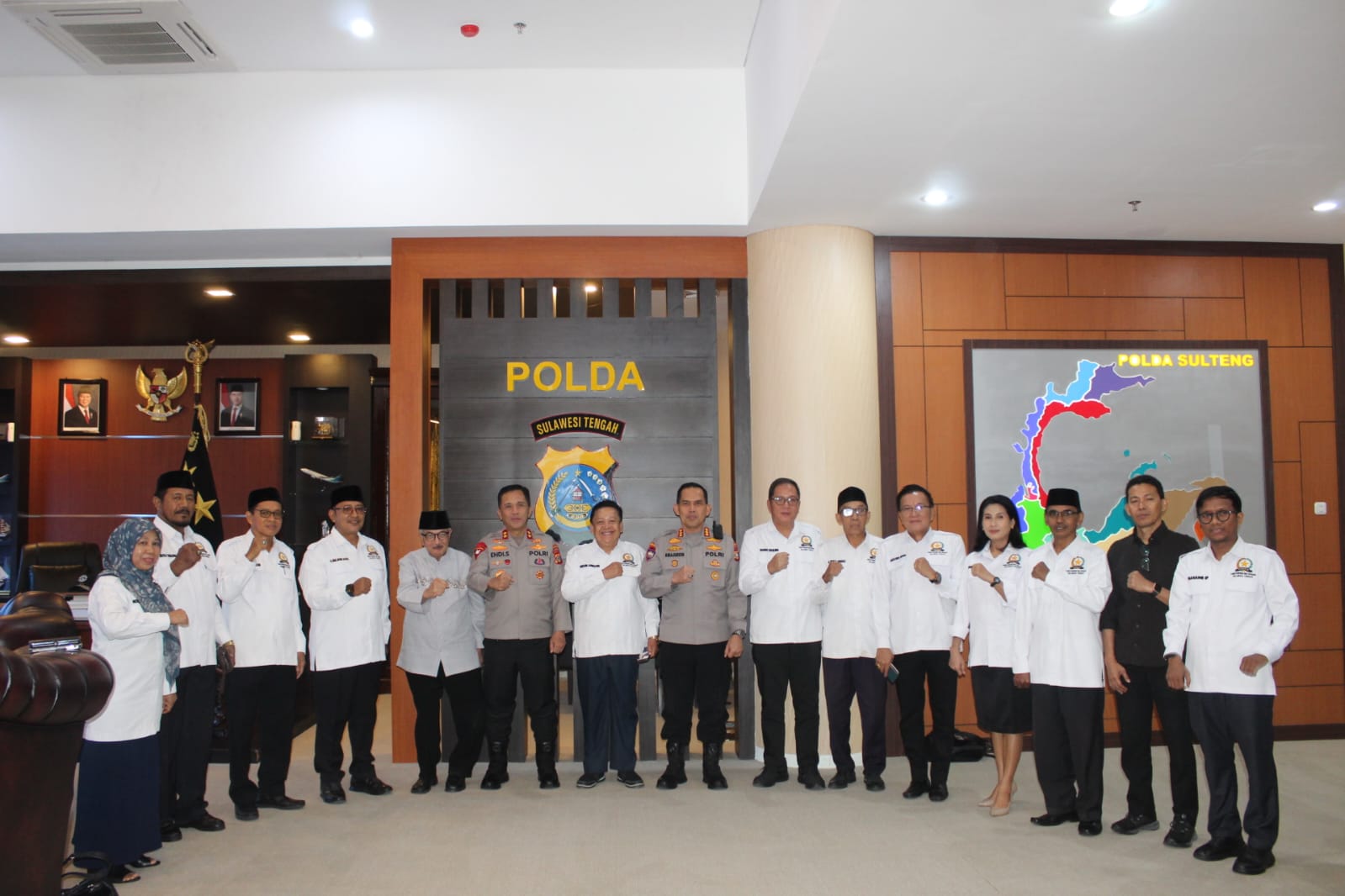 Kapolda Sulteng Irjen Pol. Endi Sutendi menerima silaturahmi FKUB Sulteng dalam rangka memperkuat sinergi kamtibmas dan kerukunan umat.