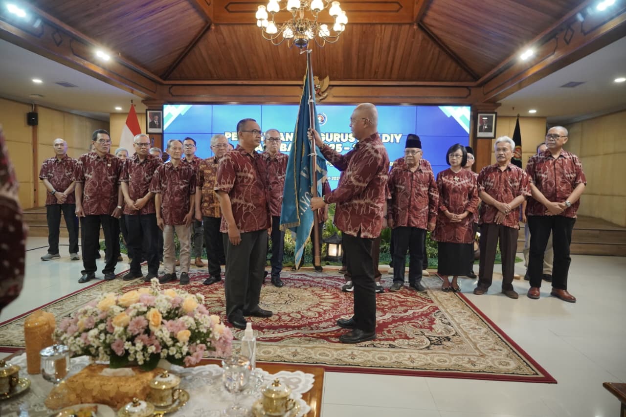 Sri Sultan Hamengku Buwono X menghadiri pelantikan Pengurus PWI DIY masa bakti 2025&ndash;2030 di Kompleks Kepatihan, Yogyakarta.