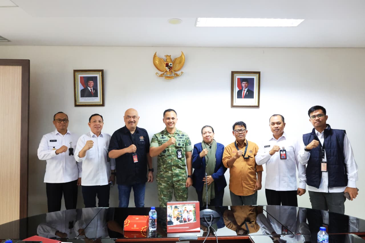 Rapat koordinasi PWI dan Kementerian Pertahanan RI mematangkan pelaksanaan Diklat Bela Negara bagi 200 wartawan jelang HPN 2026.