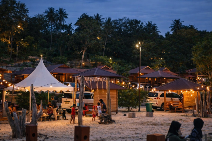 Suasana menjelang malam di Sanganipa Resort
