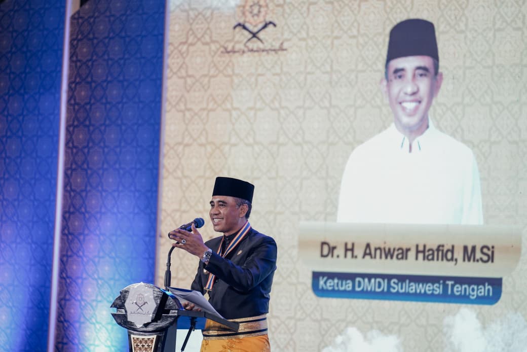 Gubernur Sulteng, Anwar Hafid menyampaikan sambutannya usai sebagai Ketua Dunia Melayu Dunia Islam (DMDI) Sulawesi Tengah di Ballroom Best Western Hotel, Palu, Senin (26/1/2026).
