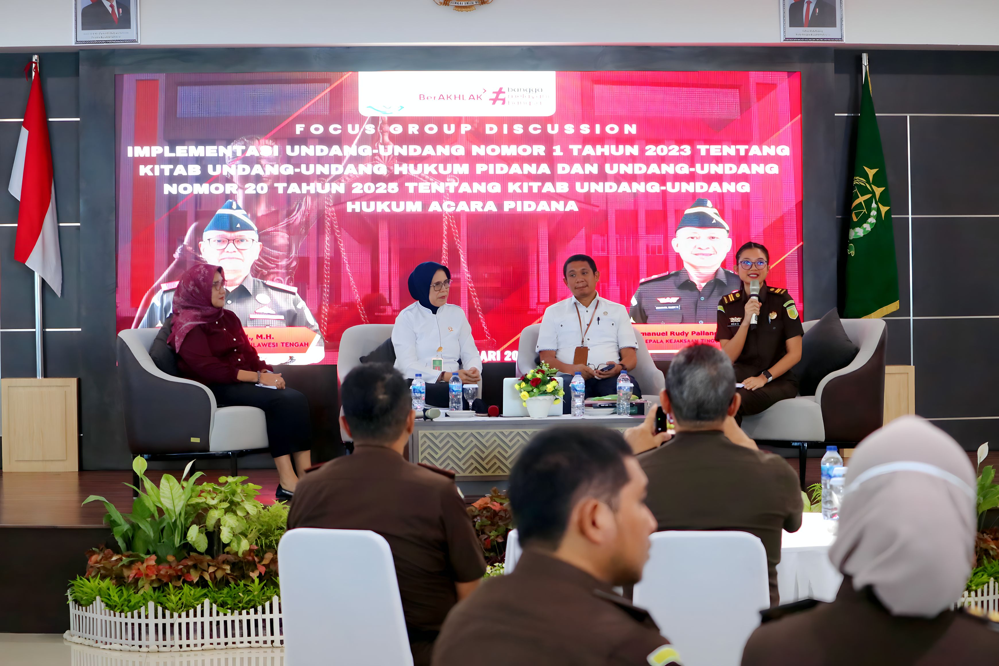 Suasana Focus Group Discussion (FGD) tentang implementasi KUHP dan KUHAP Nasional yang digelar Kejati Sulteng di Aula Abdul Aziz Lamadjido, Senin (26/1/2026).