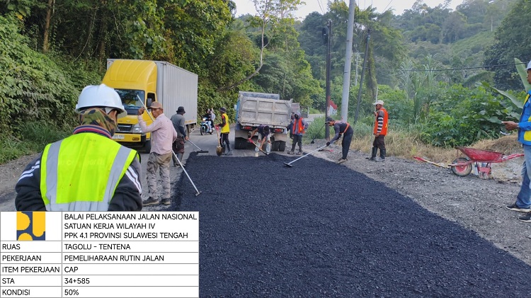 Pekerjaan Jalan Nasional Trans Sulawesi Tagolu&ndash;Tentena.