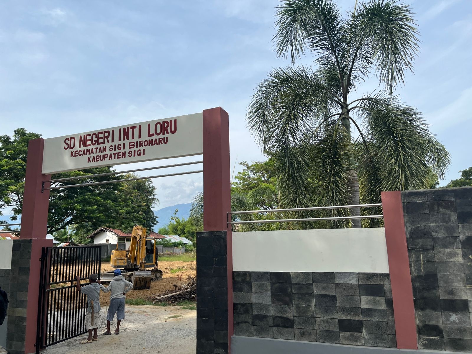 DIBANGUN: Di lokasi sekolah ini akan dibangun gedung Koperasi Merah Puting, yang berujung polemik.(FOTO: ANGEL SUMBARA/RADAR PALU).