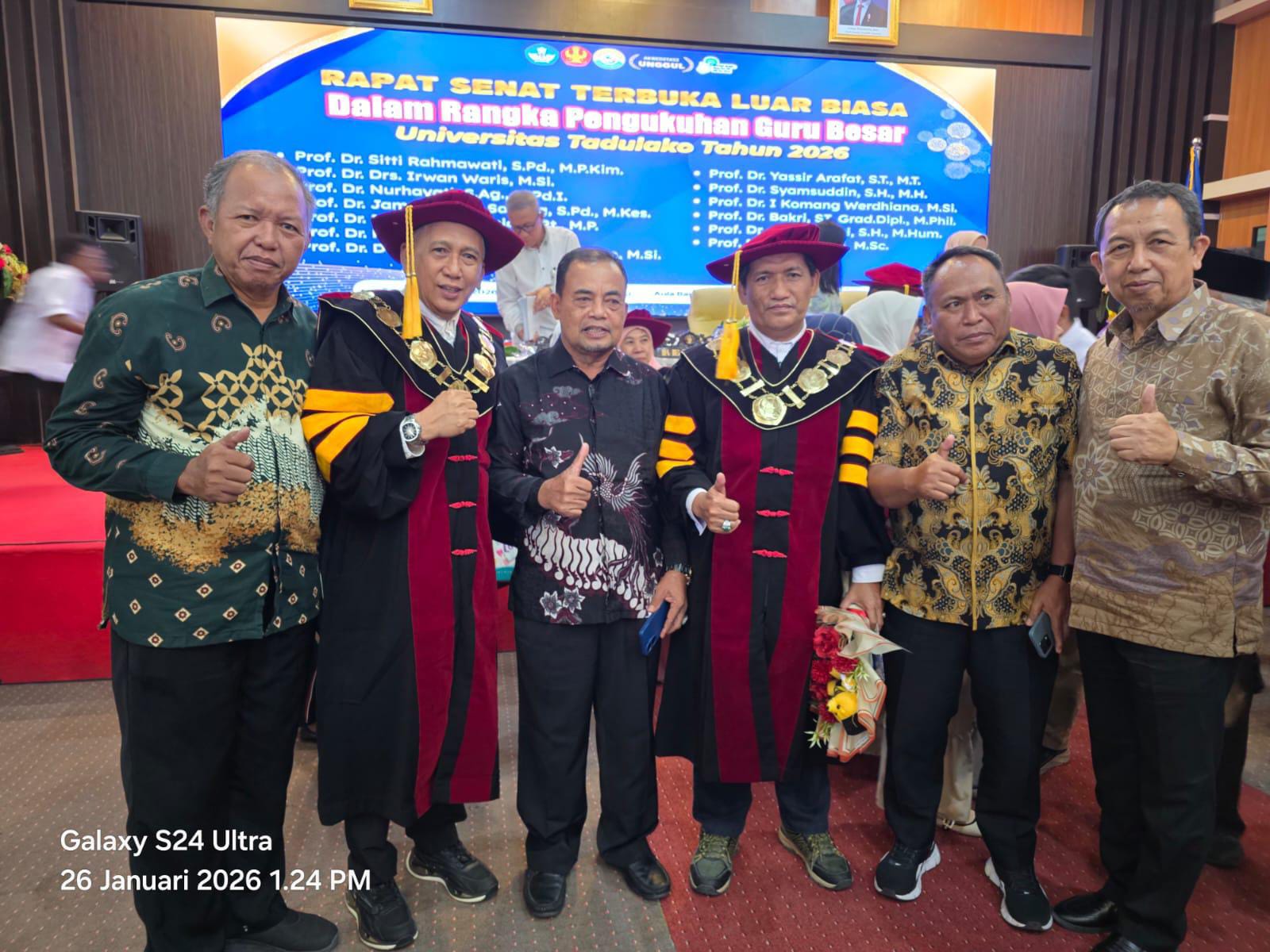SEMRINGAH: Ketum PB-IKIB Syamsudin Kuntuamas, semringah melihat dua warga Buol menjadi professor di Universitas Tadulako, Senin (26/1/2026).(FOTO: ISTIMEWA/RADAR PALU).