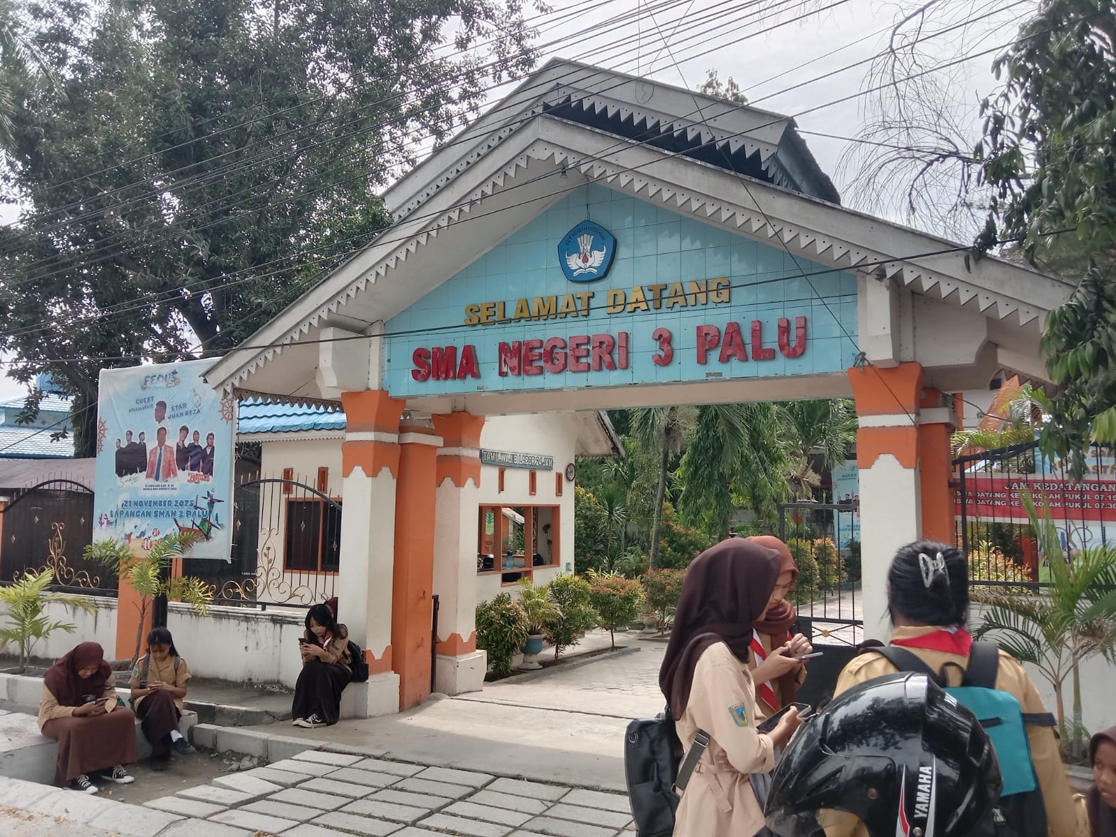 SMAN 3 Palu membangun kedekatan emosional antara sekolah dan siswa.
