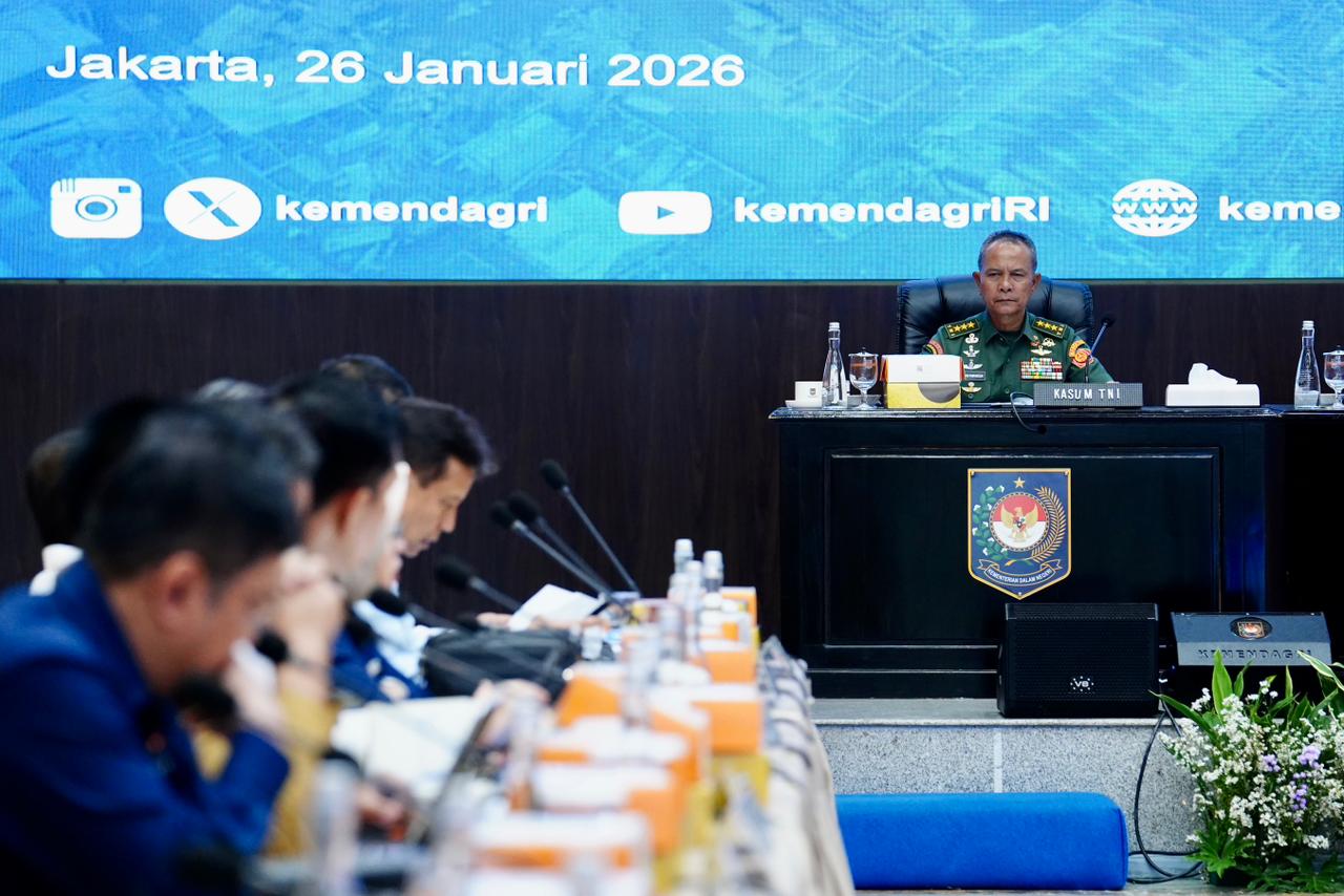 Kepala Staf Umum TNI Letjen TNI Richard Tampubolon menghadiri Rapat Koordinasi percepatan rehabilitasi dan rekonstruksi pascabencana wilayah Sumatera di Kemendagri, Jakarta, Senin (26/1/2026).