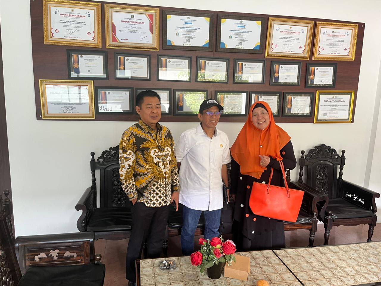 HARMONISASI: Tampak Ketua Fraksi PKS DPRD Sulteng, Hj. Wiwik Jumatul Rofiah mengikuti kegiatan rapat fasilitasi, Rabu (28/1/2026).(FOTO: DOK HUMAS DPRD SULTENG/RADAR PALU).