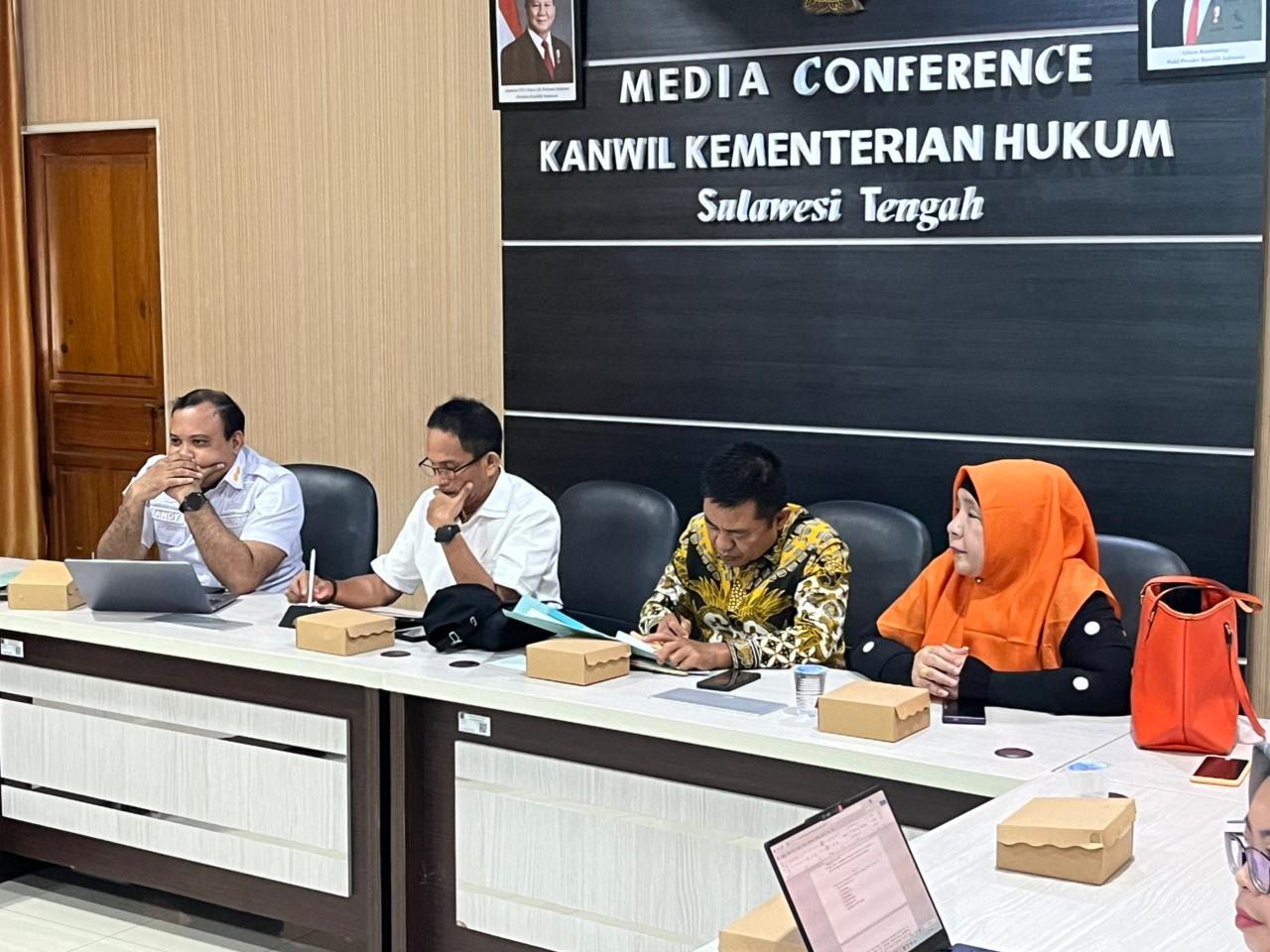 PENTING : Suasana rapat harmonisasi DPRD Sulteng bersama Kemenkum HAM Sulteng, Rabu (28/1/2026).(FOTO: DOK HUMAS DPRD SULTENG/RADAR PALU).