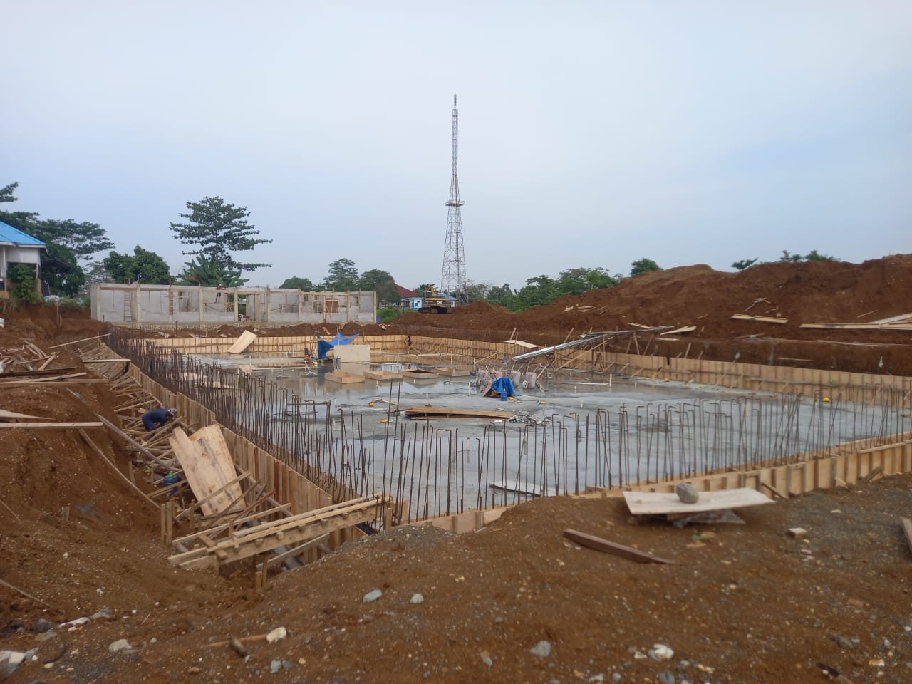 PROYEK: Salah satunya proyek kolam renang.(FOTO: SUPRIYONO/RADAR PALU).