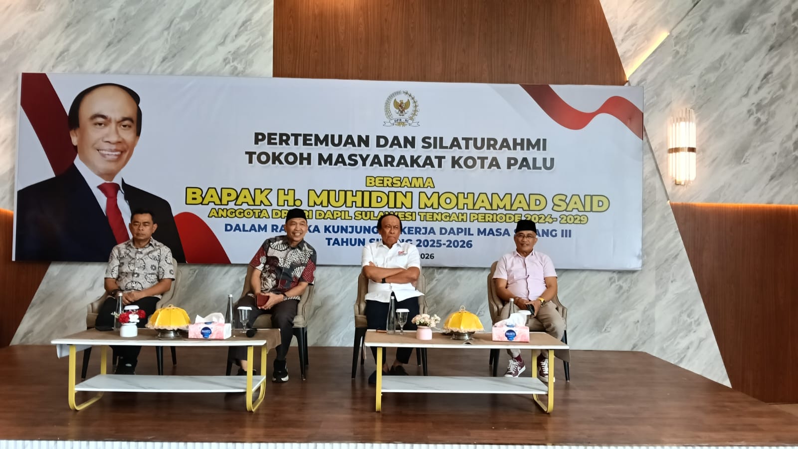 BERDIALOG: Anggota DPR RI H. Muhidin Said saat berdialog dengan warga Kota Palu.(FOTO: ISTIMEWA/RADAR PALU).