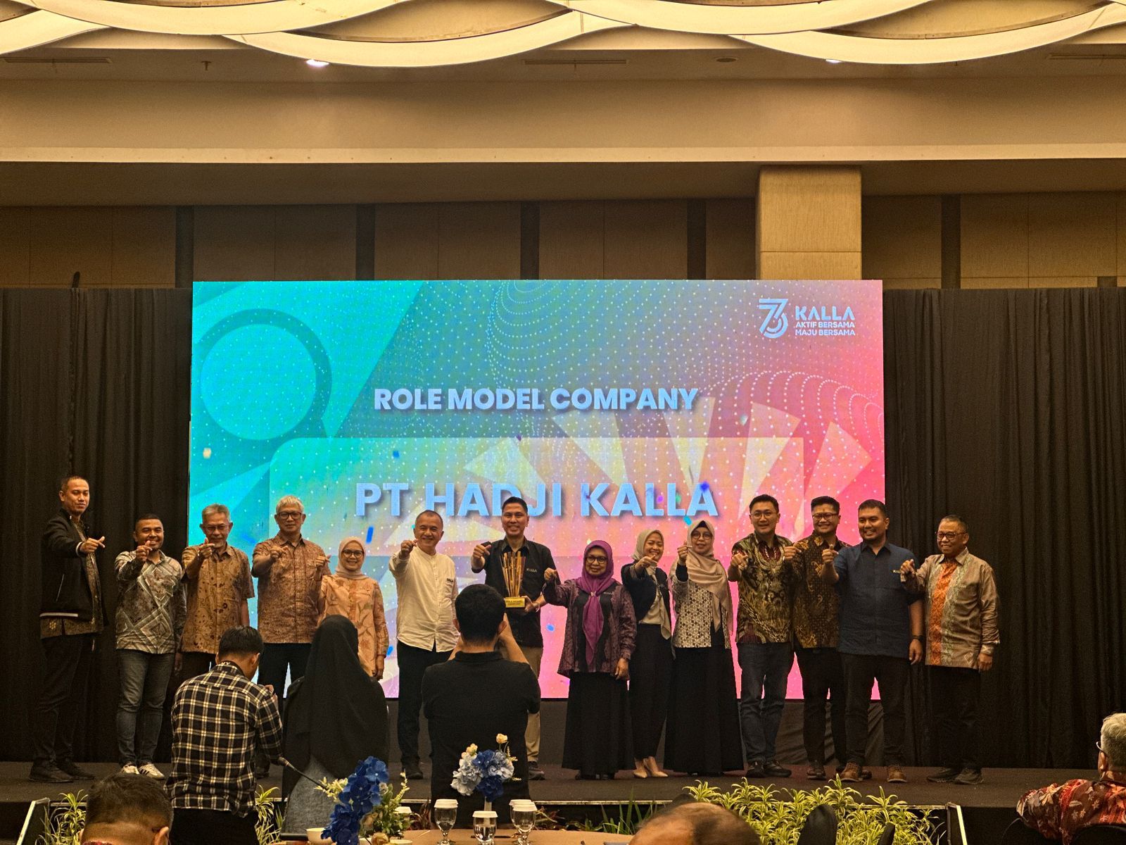 TUNJUKKAN PERFORMA : Kalla Toyota kembali menorehkan prestasi gemilang dengan meraih penghargaan &ldquo;Role Model Company&rdquo; pada ajang KALLA AWARD 2025.