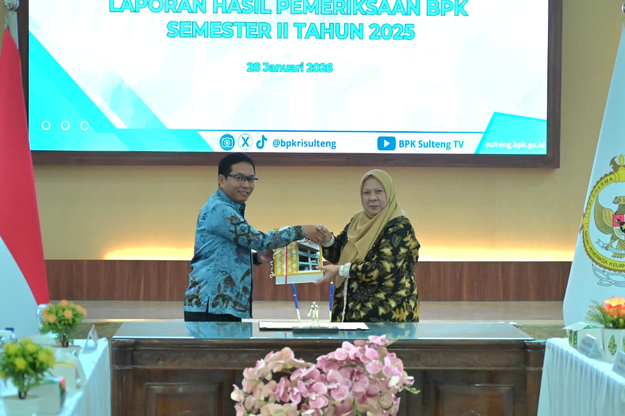 Wakil Gubernur Sulawesi Tengah Reny A. Lamadjido menerima LHP BPK RI Semester II Tahun 2025 di Kantor BPK Perwakilan Sulteng.
