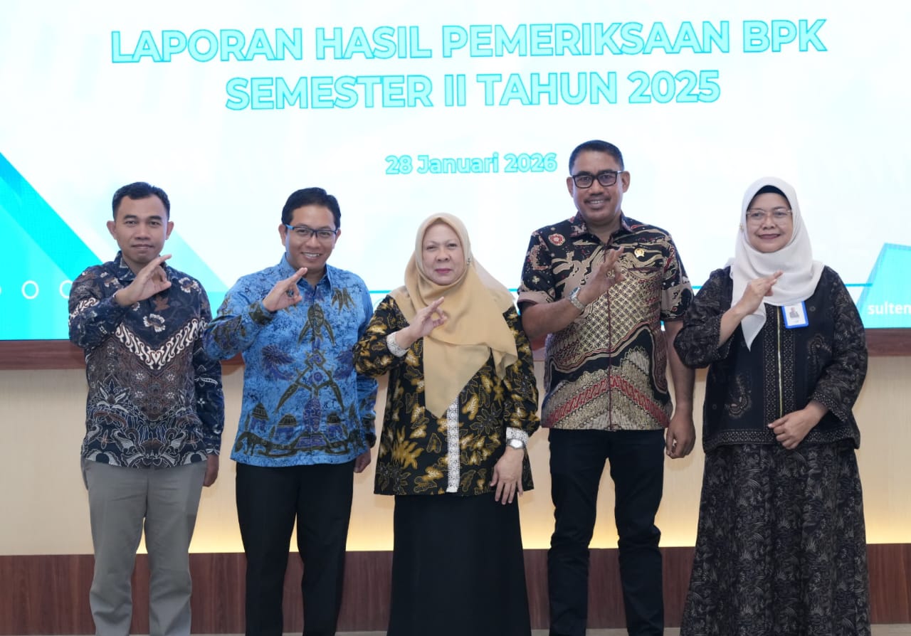 RAPAT: Usai rapat foto bersama.(FOTO: HUMAS DPRD SULTENG/RADAR PALU).