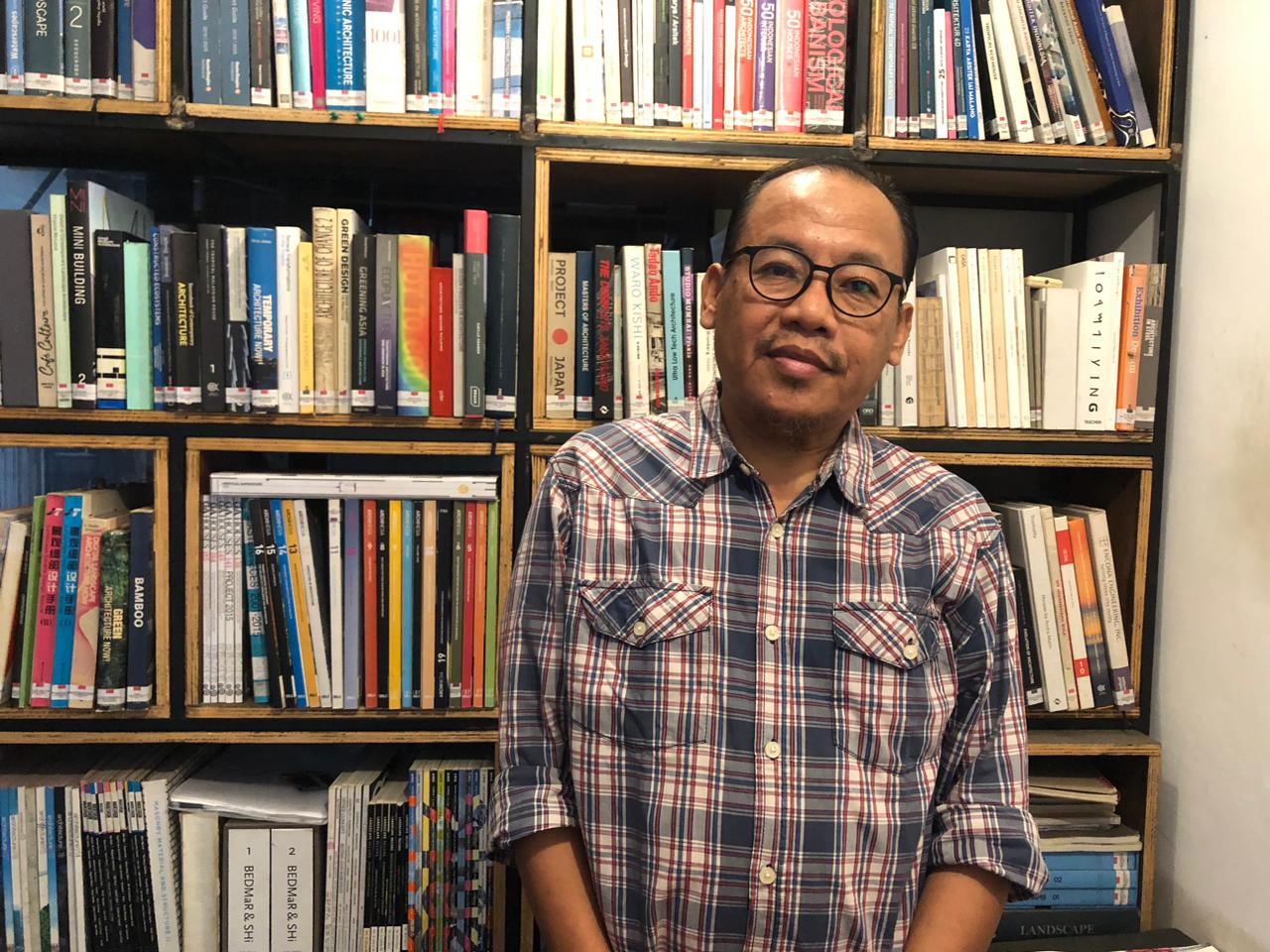 Akademisi Universitas Tadulako Rachmat Saleh, menilai patung dan landmark di Kota Palu perlu memiliki makna sejarah dan pesan budaya, bukan sekadar elemen estetika kota.