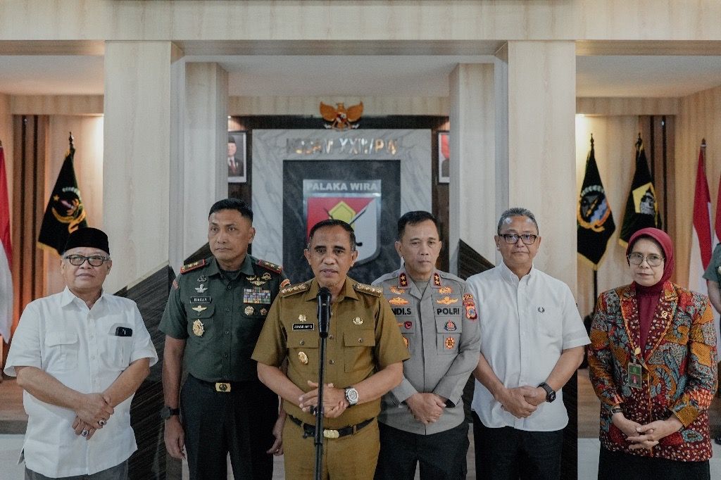 Gubernur Sulawesi Tengah Anwar Hafid usai mengikuti rapat Forkopimda membahas penataan aktivitas pertambangan Poboya di Kota Palu, Kamis (29/1/2026).