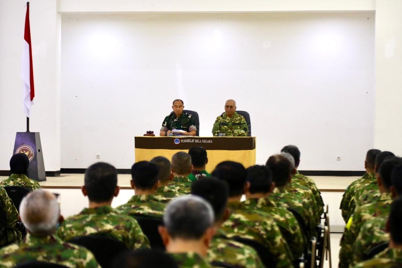 Menteri Pertahanan Sjafrie Sjamsoeddin berdialog dengan peserta Retret PWI&ndash;Kemenhan 2026 di Bogor, Sabtu (31/1/2026).