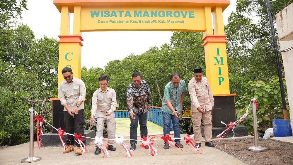 Program CSR IMIP Pembangunan Sarana Wisata Desa Padabaho telah mencapai puncak ditandai peresmian dan serah terima pengelolaan Desa Wisata Mangrove Padabaho, Sabtu (31/01/2026).