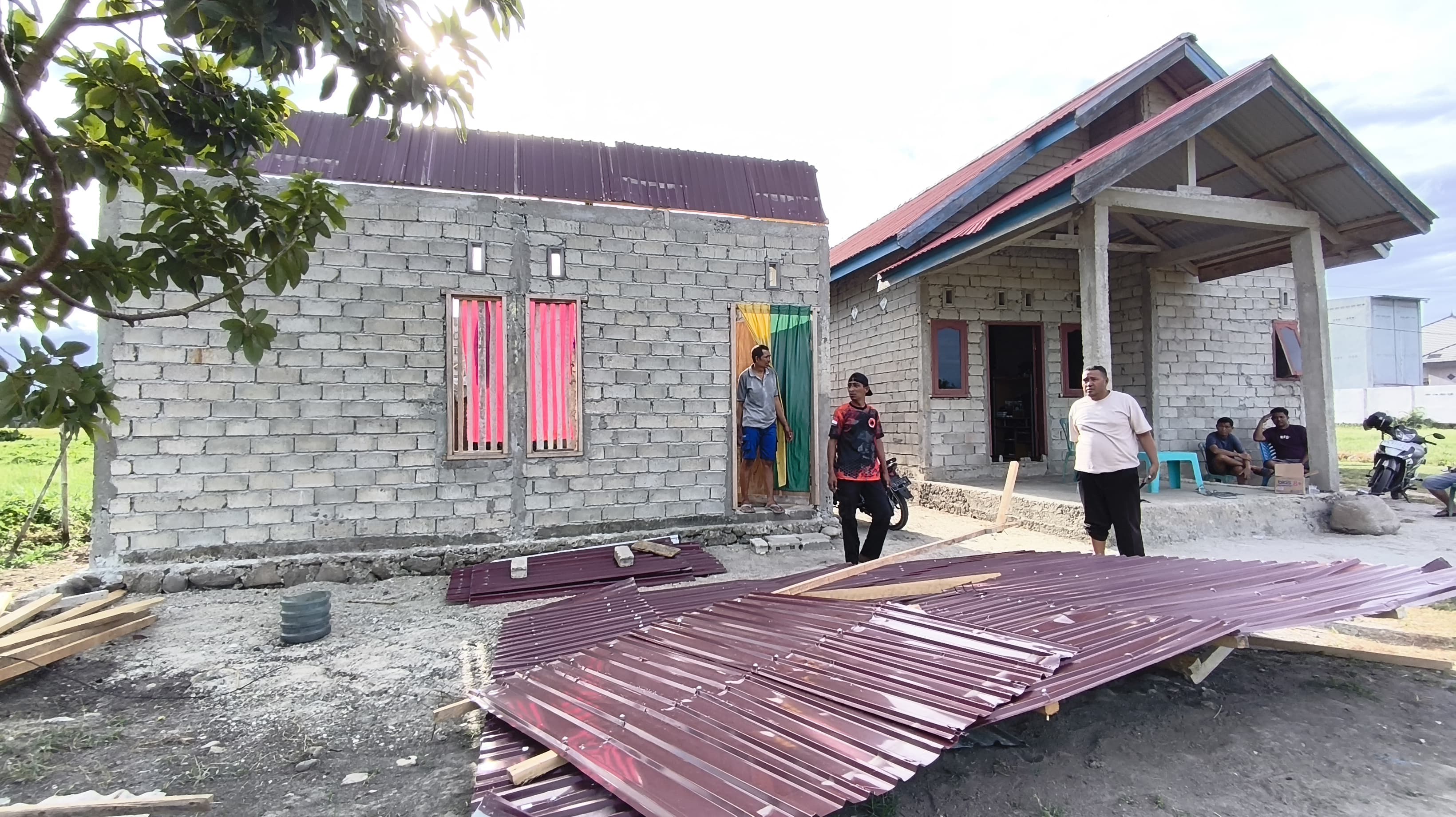 Angin kencang melanda Kelurahan Maesa, Kecamatan Parigi, Kabupaten Parigi Moutong, Sabtu (31/1/2026).