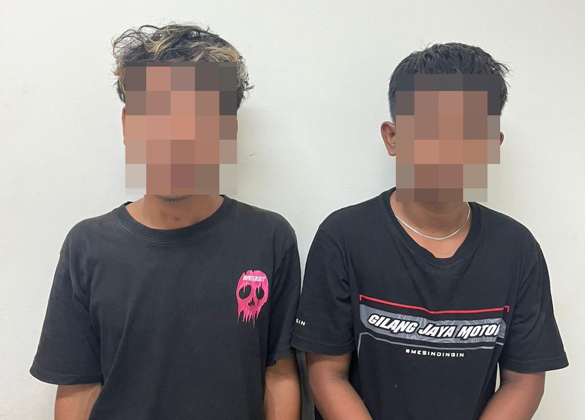 Dua warga Palu IA dan RT diamankan di Mako Ditresnarkoba Polda Sulteng seusai tertangkap di Kayumalue, Kota Palu, Jumat (30/1/2026).