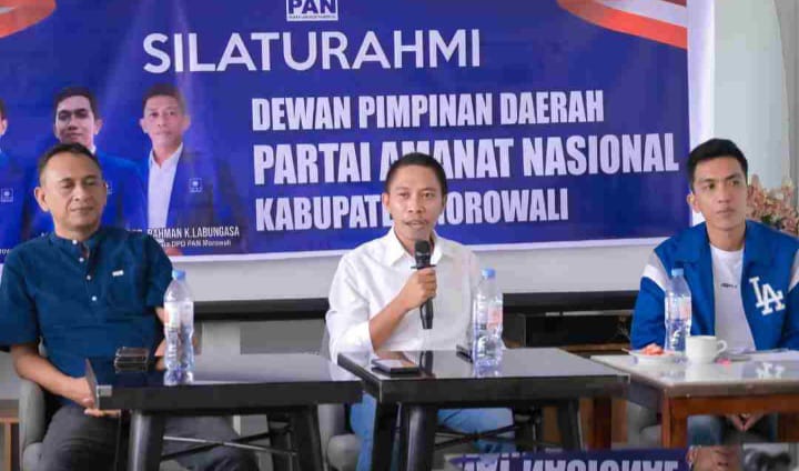 SILATURAHMI: Tampak Ketua DPD PAN Morowali, Asfar, menggelar kegiatan silaturahmi bersama kader PAN.(FOTO: SUPRIYONO/RADAR PALU)