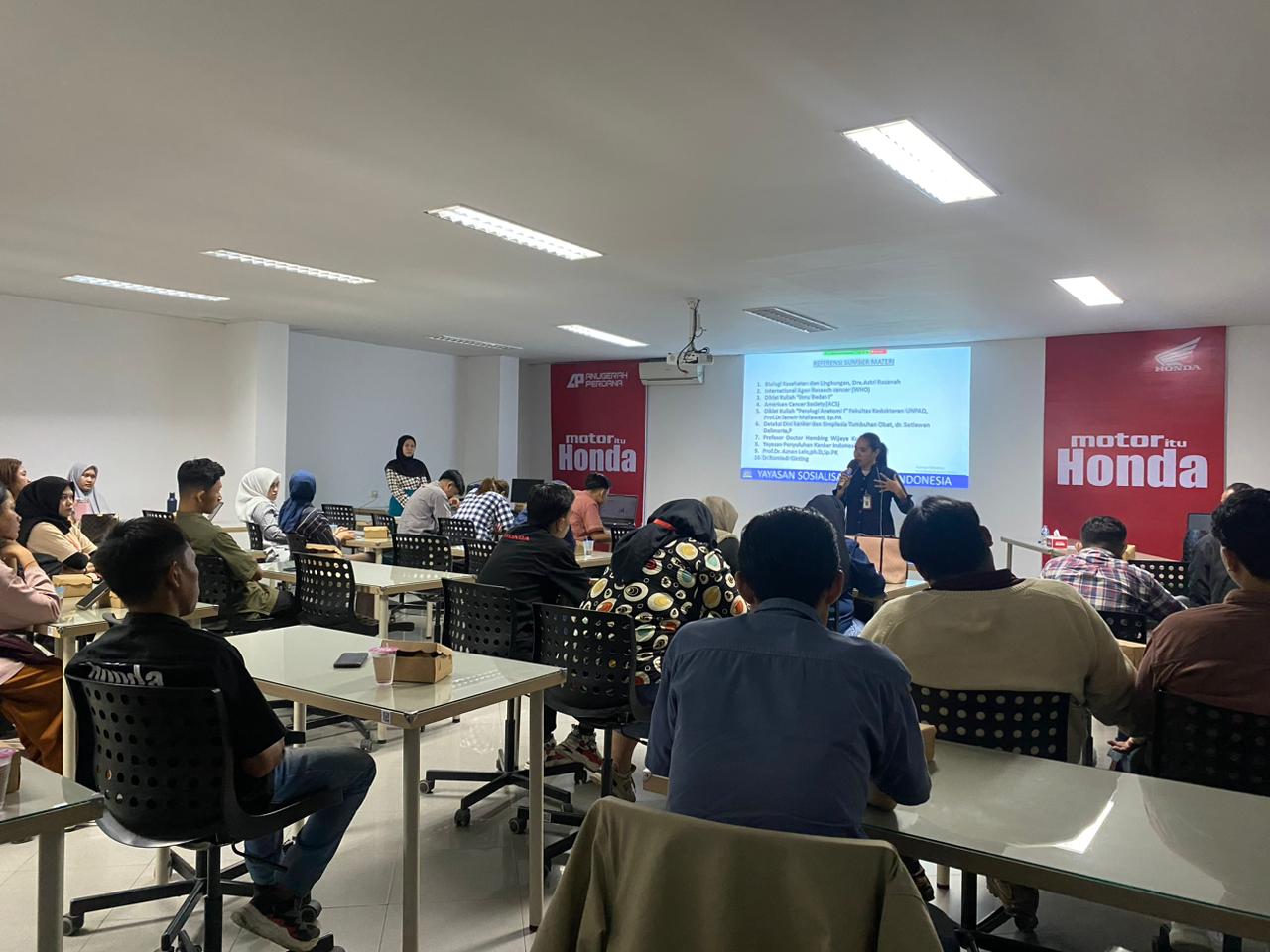 Edukasi kesadaran kanker yang diikuti karyawan dan jaringan dealer Honda Sulteng melalui sesi hybrid bersama Yayasan Sosialisasi Kanker Indonesia.