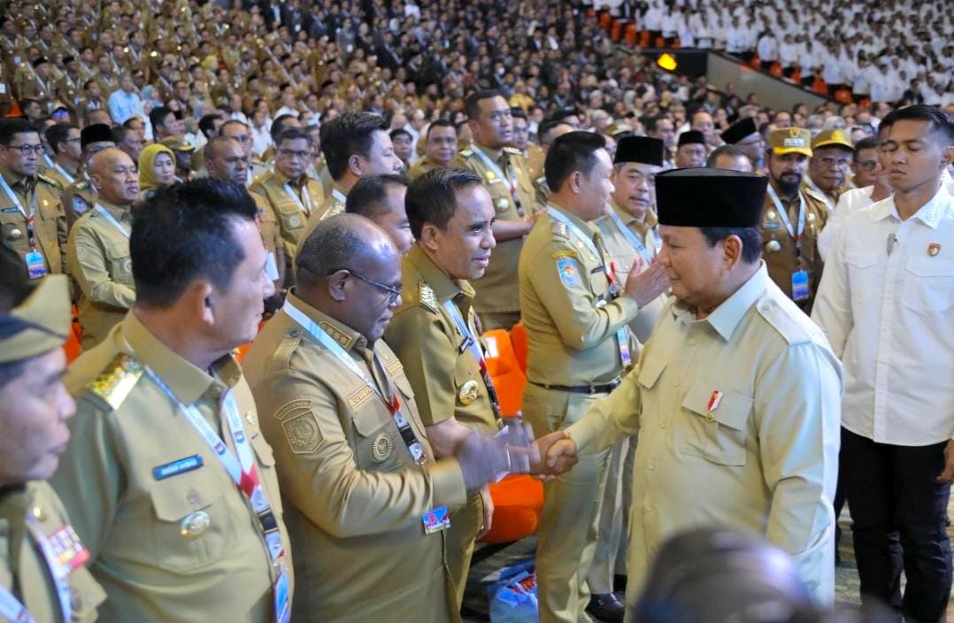 Gubernur Sulawesi Tengah Anwar Hafid bersama Presiden Prabowo saat menghadiri Rakornas Pemerintah Pusat dan Daerah 2026 di SICC Sentul, Jawa Barat.