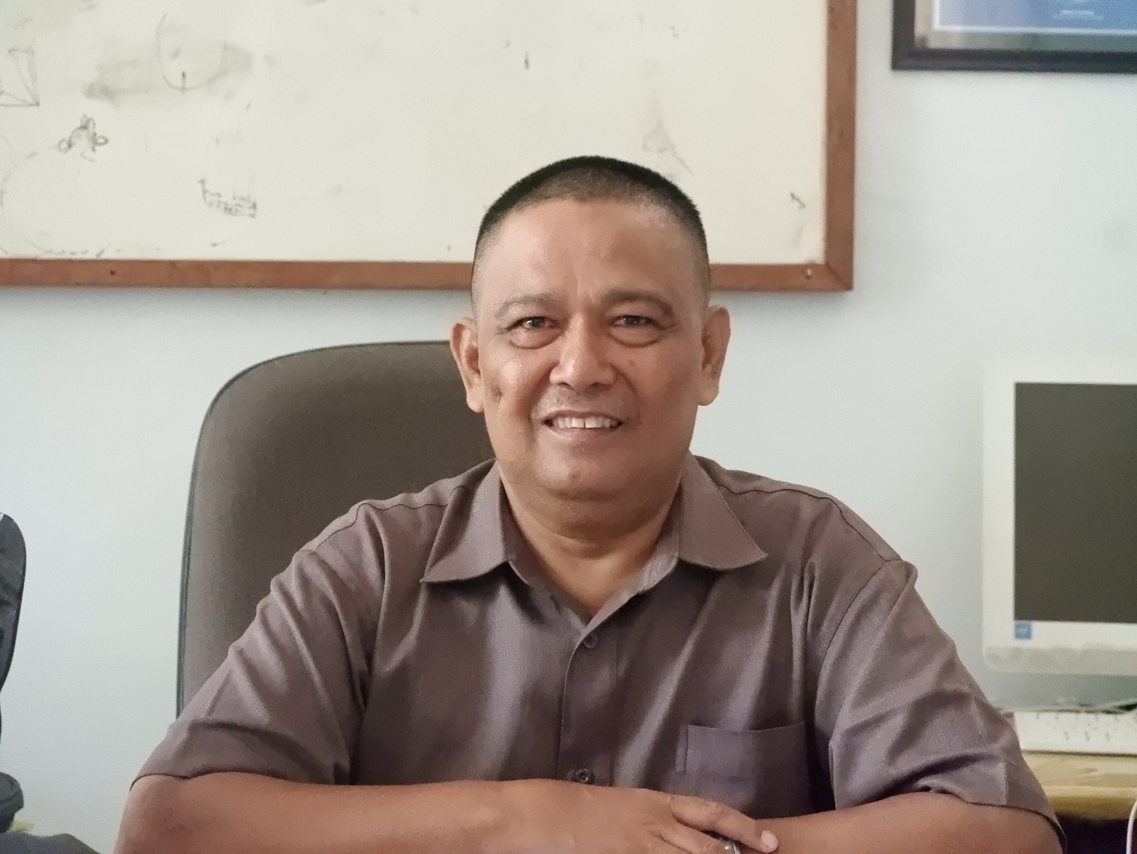 Kepala SMA Karunadipa Palu Jusmin menjelaskan skema kerja sama sekolah dengan sejumlah perguruan tinggi swasta nasional, Selasa (3/2/2026).