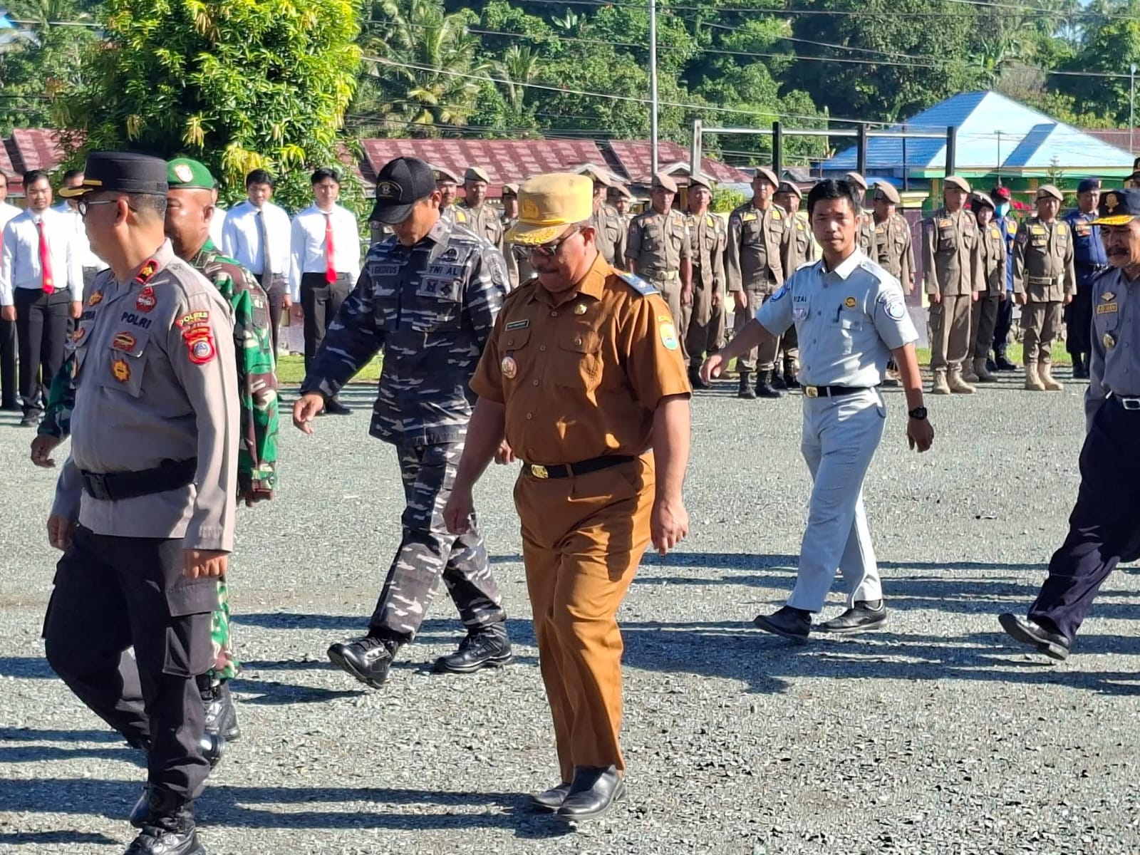 OPERASI: Tampak Pj. Sekkab Buol, Moh. Yamin Rahimin menghadiri apel gelar pasukan Operasi Keselamatan Tinombala di Kabupaten Buol.(FOTO: ISTIMEWA/RADAR PALU).