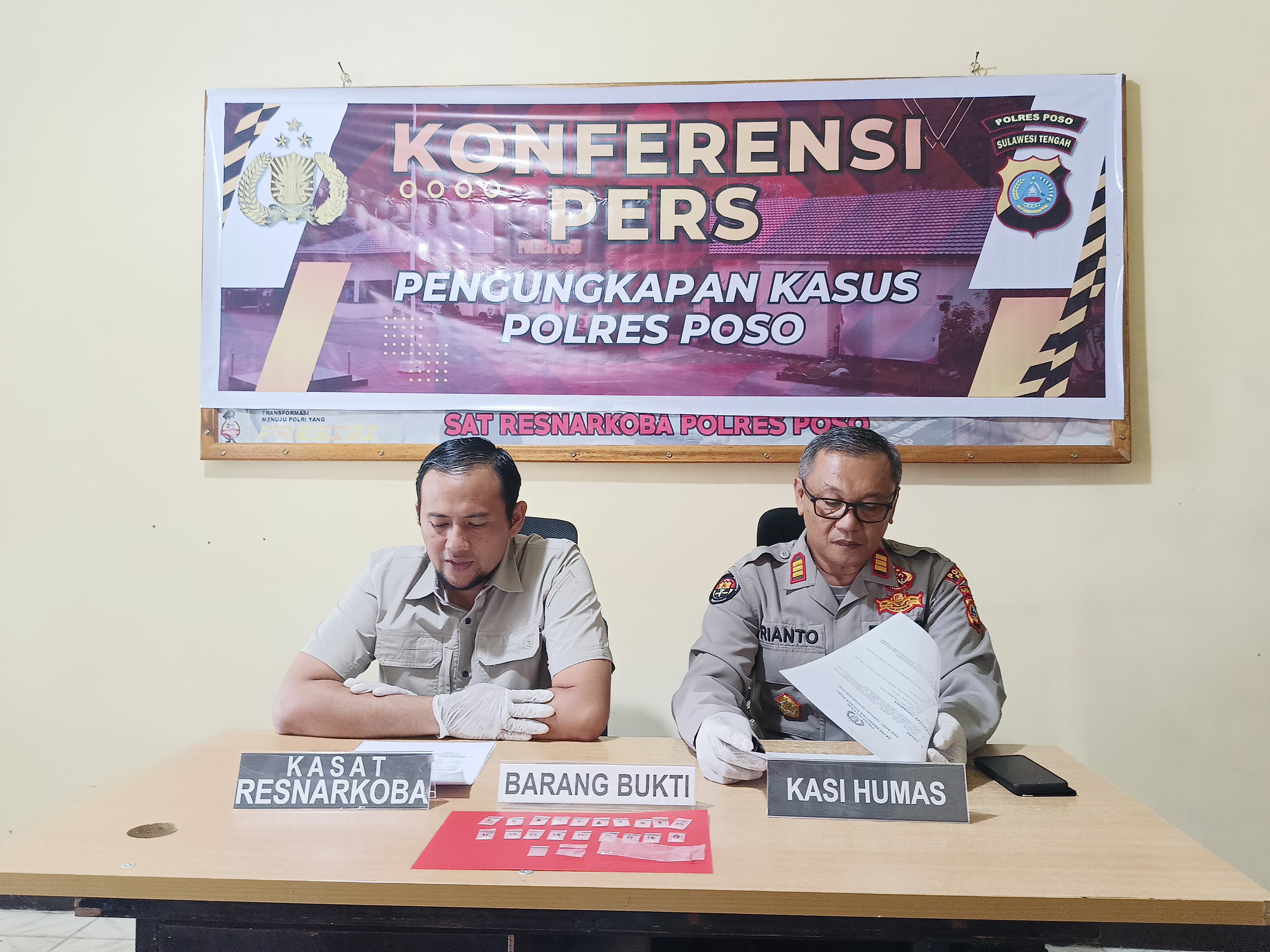 NARKOBA: Keterangan Pers kasus narkoba di Polres Poso.(FOTO: BUDIYANTO WIHARTO/RADAR PALU).