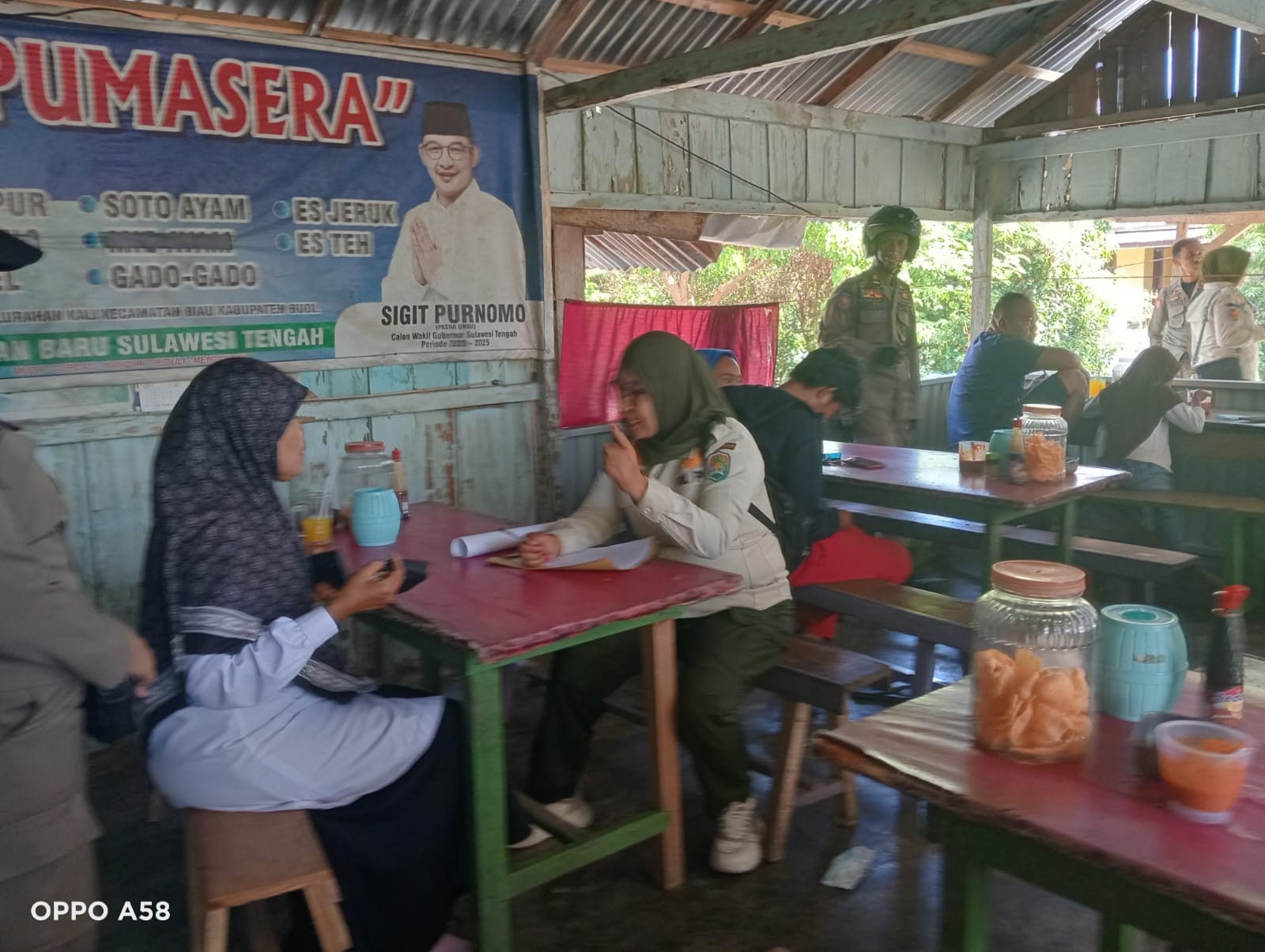 PENERTIBAN: Satpol PP Pemkab Buol saat menggelar operasi penertiban ASN.(FOTO: ISTIMEWA/RADAR PALU).